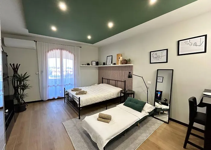 Hide Peschiera del Garda